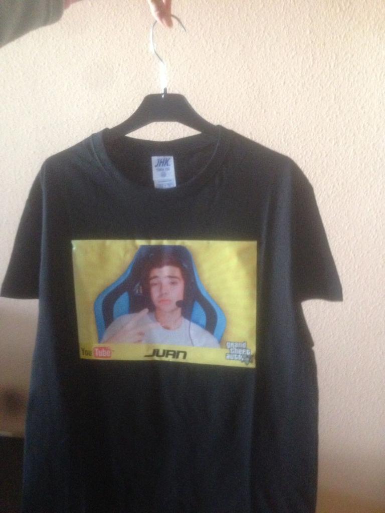 JuanDeD89398481's tweet photo. Mi primer regalo de reyes eres el mejor rt porfavor https://t.co/b4wNOQF6g1