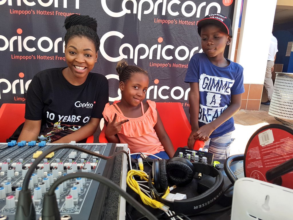 CapricornFM's tweet photo. @Itubanda with Lawrence who's driving to Johannesburg & stopped to fill up at Shell Ultra City South Bound. Pop by, fill up and remember, you could sauce big with Shell. They are giving away 5 BMW's and R5 000 in 5 weeks.
#TenYearsOfHOT https://t.co/pe1saS0JWp