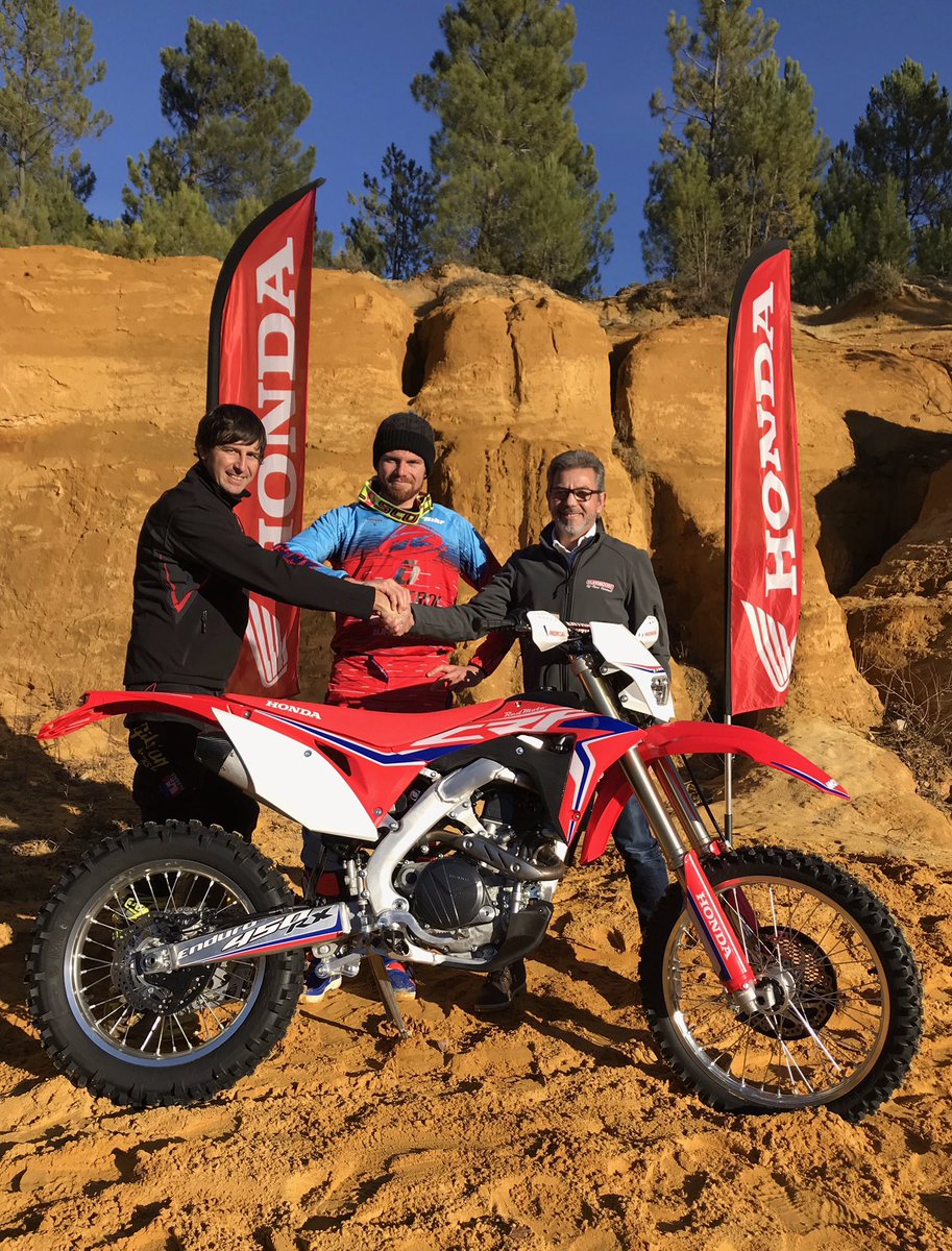 Please to annouce you my signature with the Red's ! And the creation of my own team 👊🏻#new year #newbike #newgoals #newadventure