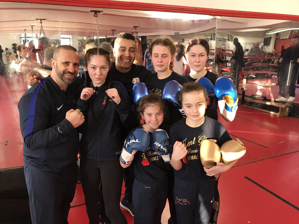 Cracking day to day on the south east England squad training me and Libby Ellis from Rumbles and five from Kent Gloves 🔷🔶💯🥊