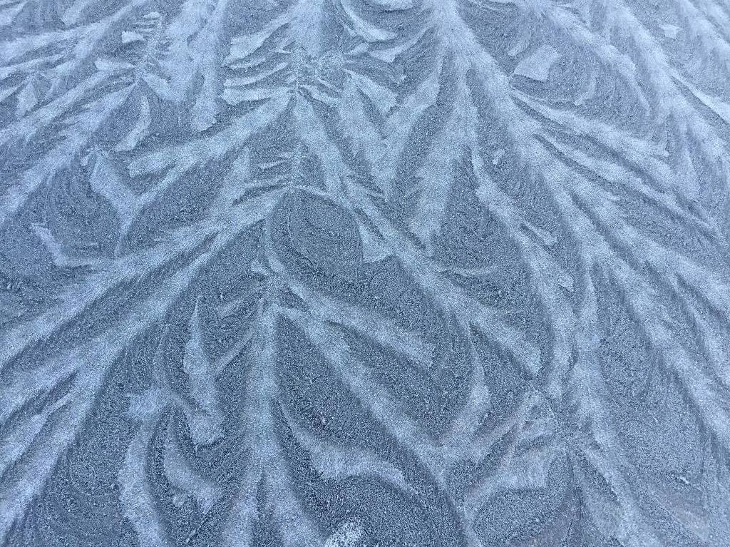 terryvillars's tweet photo. Amazing and beautiful ice pattern on the back of my car this afternoon #ice #icepattern #winter #car #beauty #beautyfull #wonderful #nature https://t.co/vV7fpwfrnQ https://t.co/jBouShOUbu