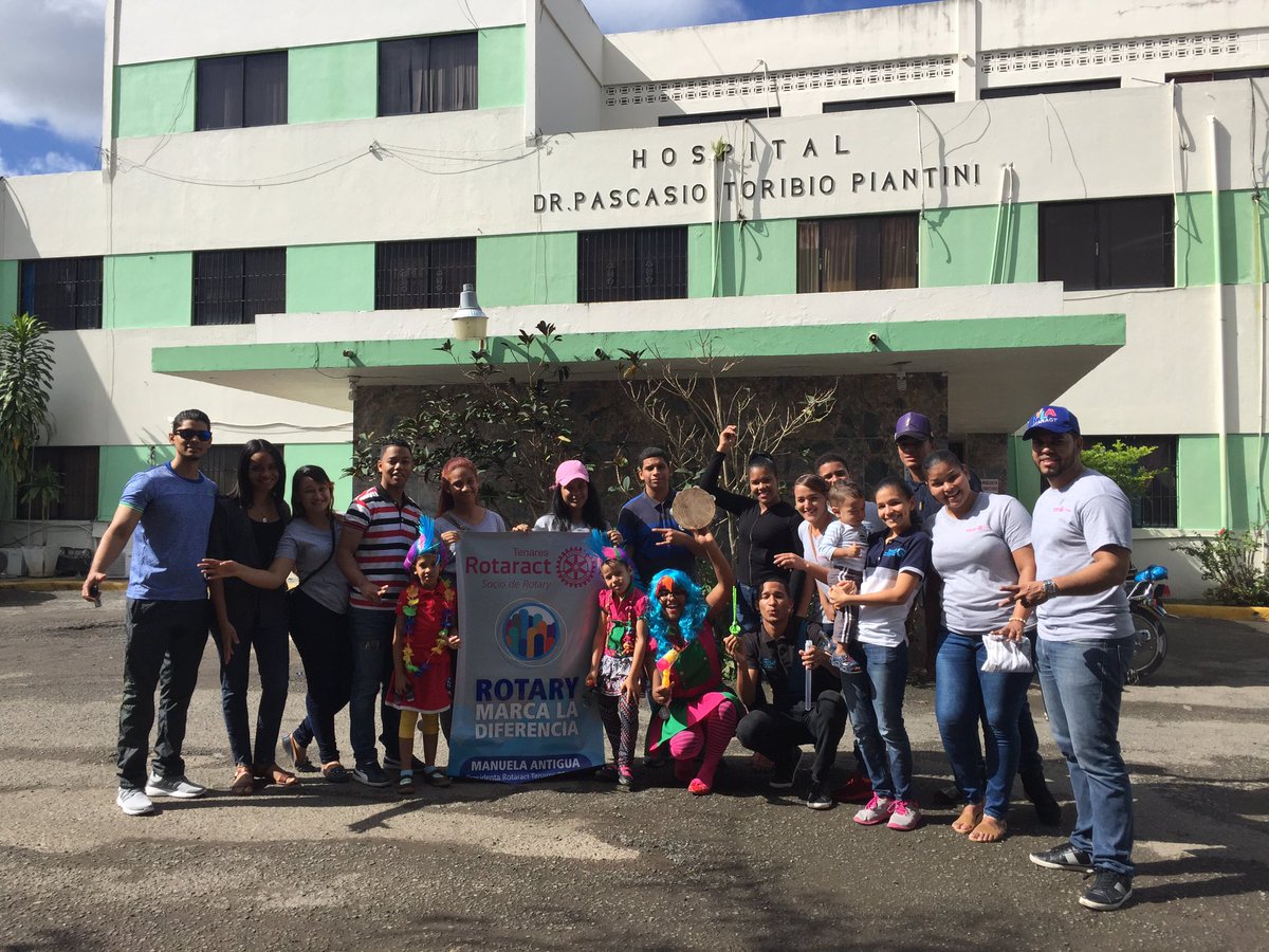 LuisGH0's tweet photo. Si he sido capaz de iluminar una sola infancia triste, estoy satisfecho (Stolen).
Entrega de juguetes a los niños y niñas en los hospitales del municipio de Tenares, Salcedo y Villa Tapia, así como también en las comunidades de Gran Parada y Arroyo Seco. 
#RotaractTenares https://t.co/tx8aImdB8l