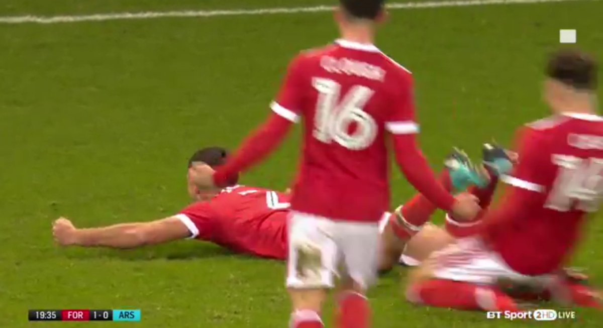 _LSportUpdates's tweet photo. An UNMARKED @EricLichaj heads @NFFC into the lead! #NFFCvAFC #EmiratesFACup https://t.co/7V0nHBJJGq