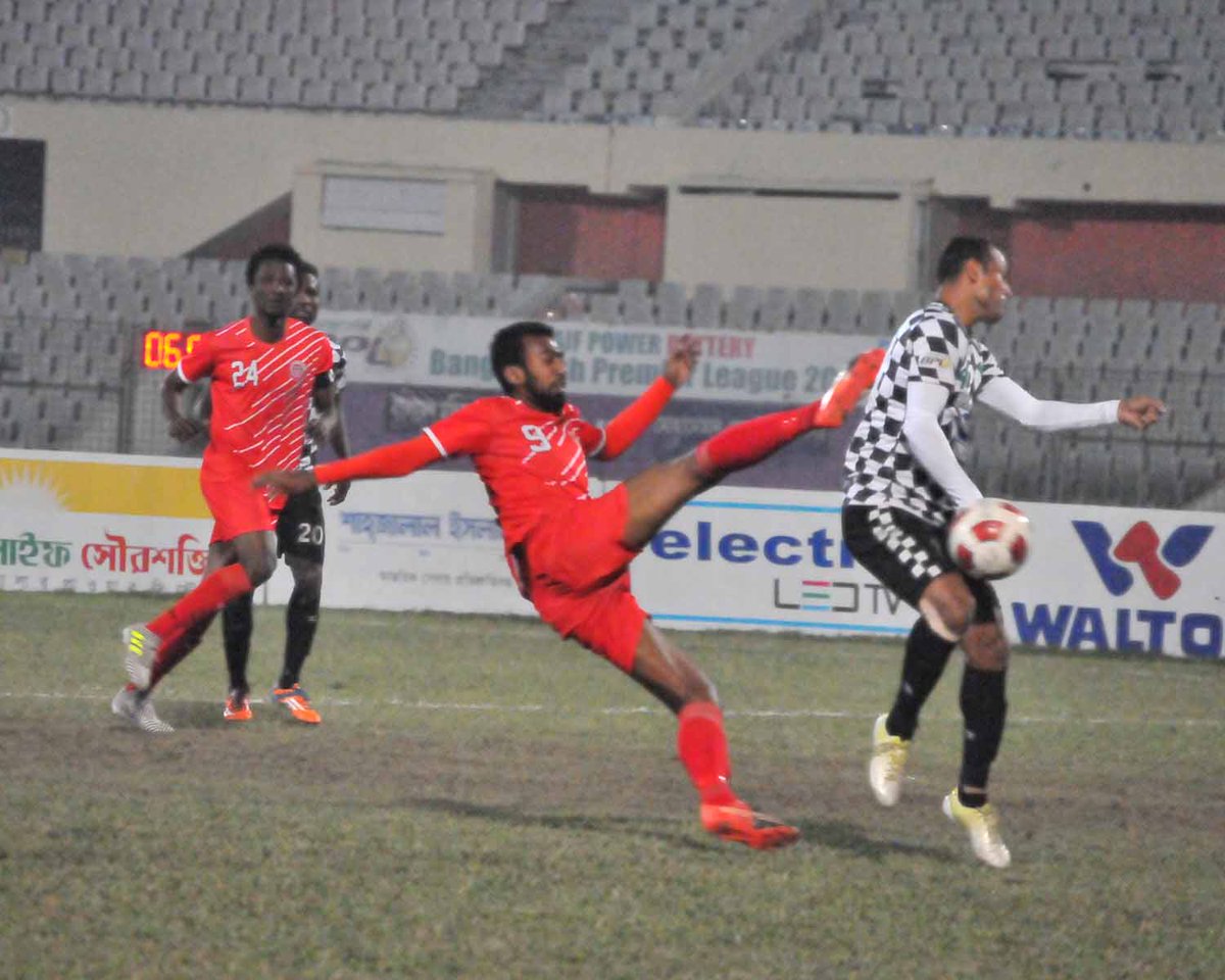 bff_football's tweet photo. #MatchResult
#BPL2017
#Muktijoddha SKC 2:3 #Mohammedan SC Ltd.
#Scorers: Magalan 72’, 89’ (Muktijoddha); Walson 19’, Kingsley 38’, 90+3’ (Mohammedan)
#Venue: Bangabandhu National Stadium, Dhaka https://t.co/kx4bmdZTHX