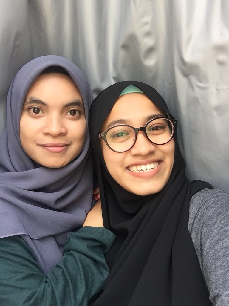 AliaaHusin's tweet photo. Goodluck sister @Shimooooood 1st paper but last paper for me Ekeke 👯♂️✨ Fighting 💪 #rumatesatumalam #takdehal 🌸 https://t.co/oKlmwnJUR2