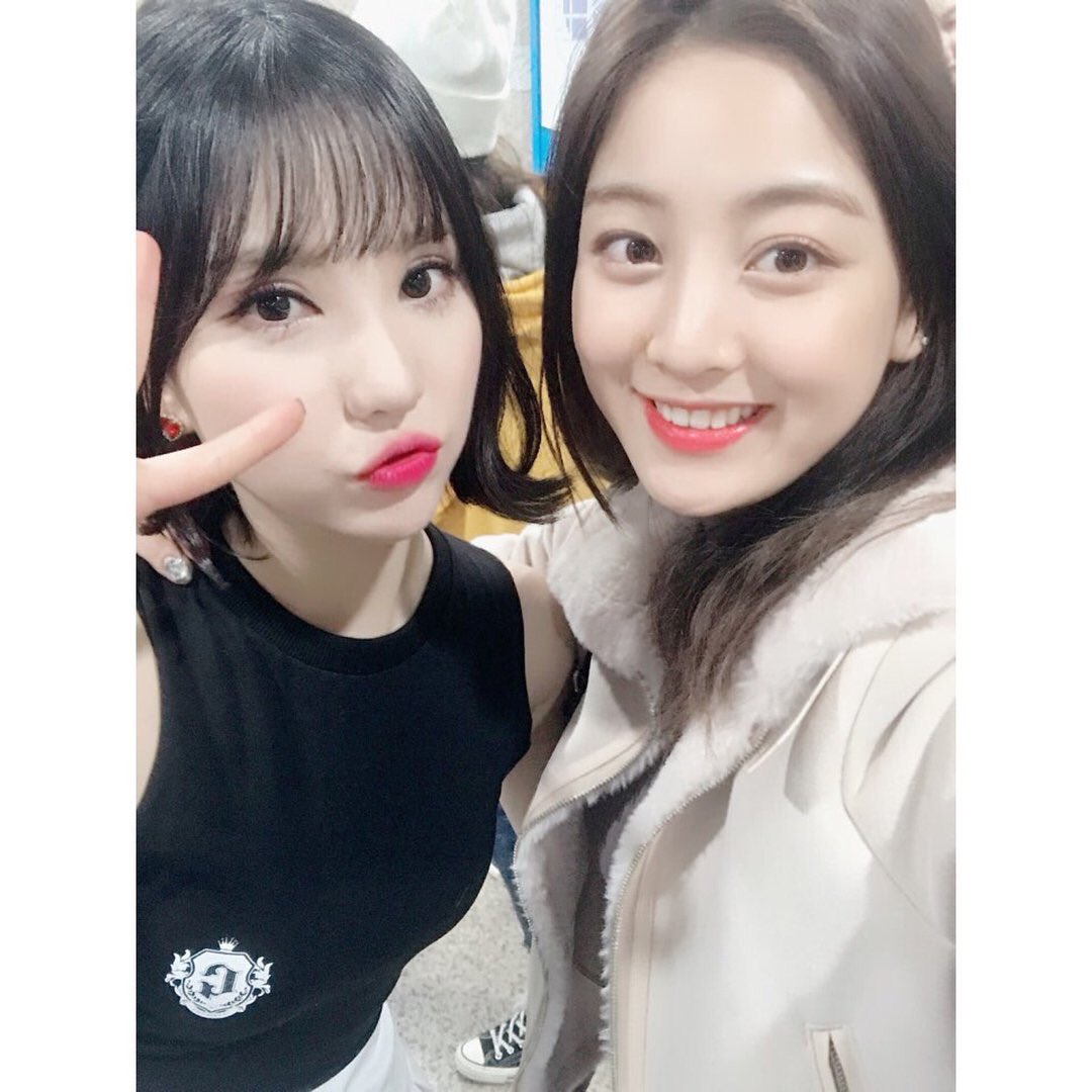 YERlNlSM's tweet photo. we love jihyo yerin and eunha friendship https://t.co/7zZAgw5TH6