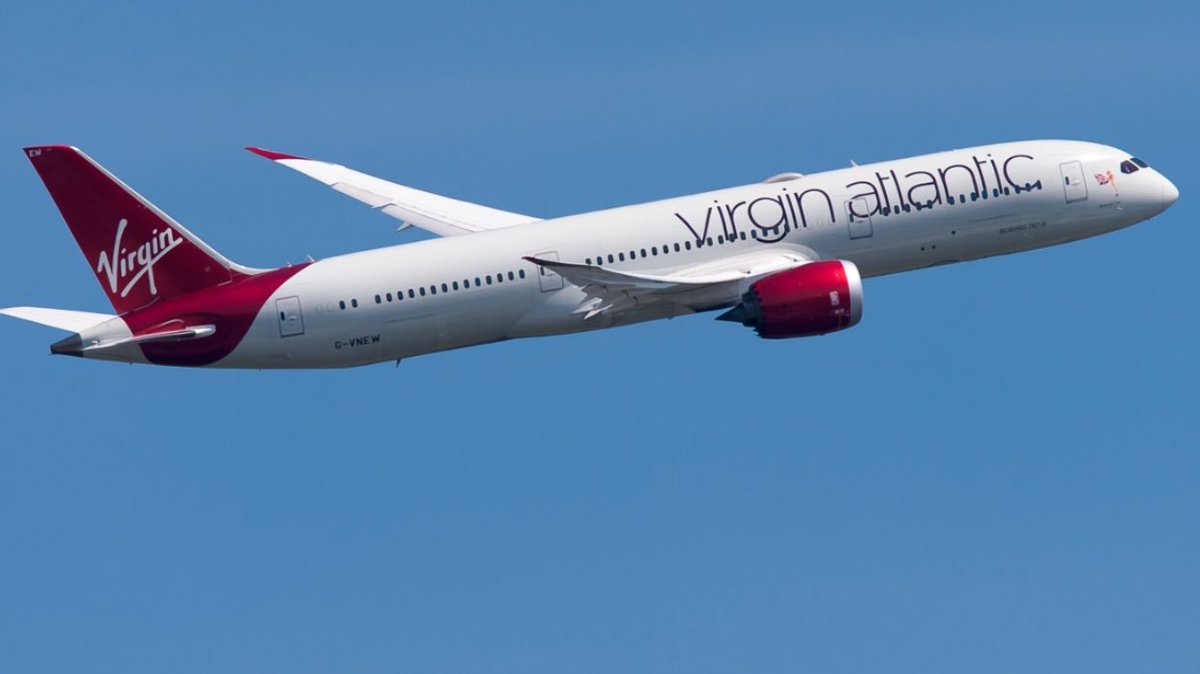 FlyinHP's tweet photo. Soooooo looking forward to finally meeting #BirthdayGirl today!! #VNEW My first 787-9 coming in from LHR. For #AvGeeks @LASairport will be the place to see several a/c that usually don’t come here! #RockinDaRed https://t.co/4kMnZiaXYe