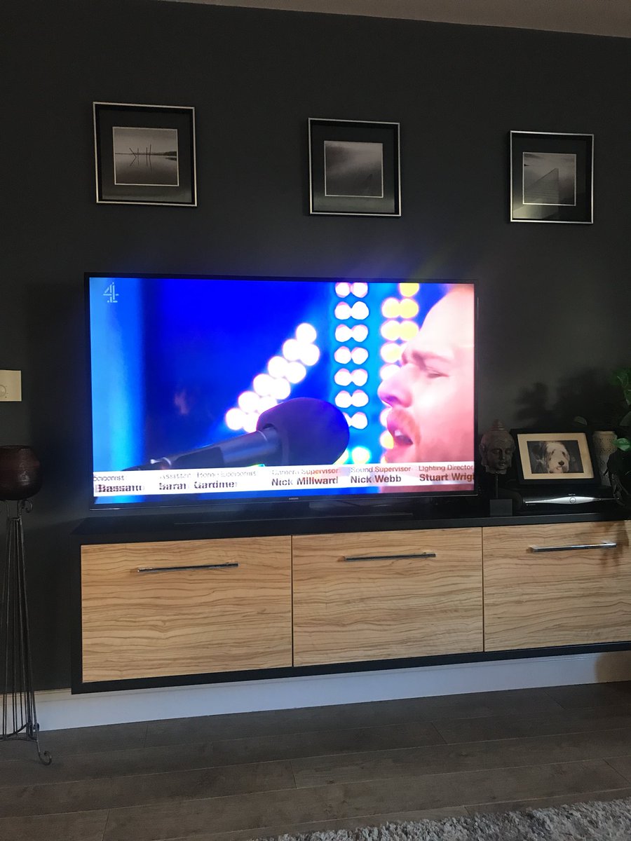 StudioHd8Claire's tweet photo. Sunday chills with @SundayBrunchC4 oh my how amazing is #leavealighton @iamtomwalker 🙌🏻🙌🏻🙌🏻🙌🏻 https://t.co/UMGJifhAMc