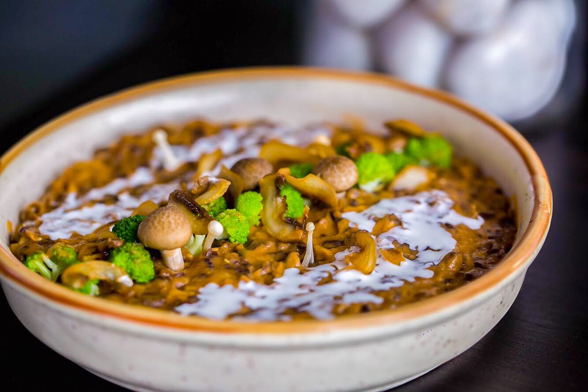 NRIBKC's tweet photo. Here’s how the British eat their Khichdi 🍲🥄

Dish: Mushroom Kedgeree🍄

Stay tuned to know more of how the world enjoys our flavours... 🍽✨

#NRIBKC #Kedgeree #Khichdi #SundayMeals #BritishKhichdi https://t.co/ysyEkEzrxt