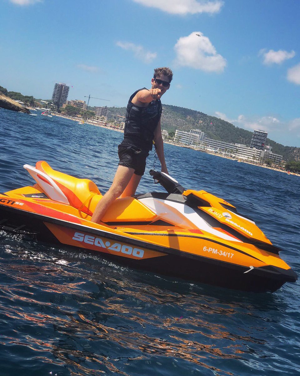 ryanmilesdj's tweet photo. Keep your boats and hoes🤙🏼 ———————————————
@TheDJBrettHaley
#mallroca #summer2017 #magaluf #jetski #seadoo #spain https://t.co/IQwN4KIBUD