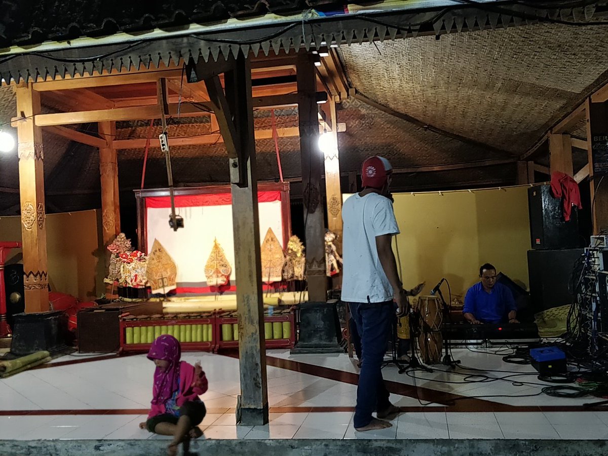 DesaPonjong's tweet photo. Monggo Lhuuur merapat ke @WaterByur ada Wayang Toklik dan Orjen Tunggal... #ponjong #gunungkidul #SeniBudaya https://t.co/zyohnCPwIY