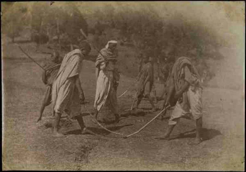 Berae's tweet photo. መልካም የልደት በዓል-ገና ጨዋታ እና ሌሎች የአካል እንቅስቃሴ ጨዋታዎች-በገና ጊዜ ቡድኖቹ እርስ በርስ ከመተራረብም አልፎ አንዳንዴ ለንጉ�� አቤቱታም ይቀርብ ነበር። #Ethiopiahttps://t.co/wJKmEi4WaC https://t.co/O6yJYKk2nx