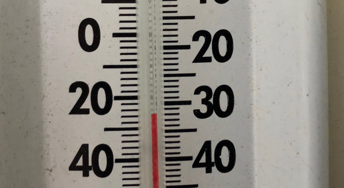 TurfNetMaestro's tweet photo. Second time in ten years I’ve seen 25 below. The dogs sounded like a herd of deer out there, just snorting. Toque and a hoodie for me. #friggincold https://t.co/kSzKe4YVmO