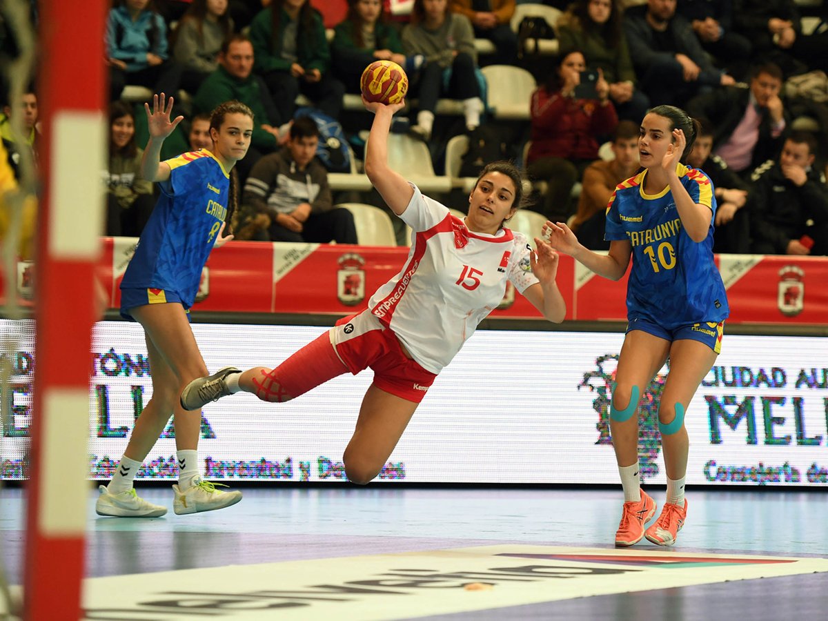 RFEBalonmano's tweet photo. 🏆 #CESA2018Galicia | Cataluña se lleva cinco oros del @CESA2018Galicia🥇🥇🥇🥇🥇 ¡Espectacular actuación! 😱👏
📰 https://t.co/qH1Pku98Aw https://t.co/XIVzEPPSCF