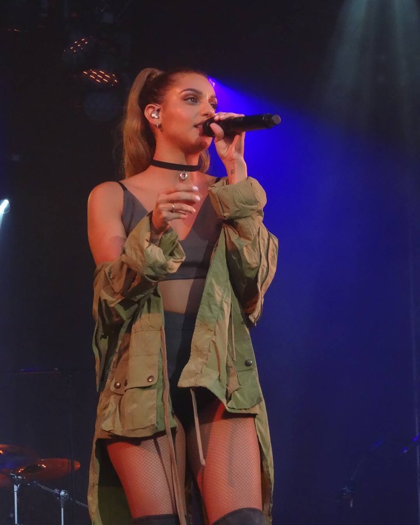 Taloulafamily's tweet photo. Je vais faire mon diaporama en 2 partie car si je mélange vidéo et photo j’ai peur que sa fasse pas jolie 😩 donc la 1ere partie arrive bientôt 😘🙊 #TALTOUR #TALSUMMERTOUR https://t.co/p3STacQYOM
