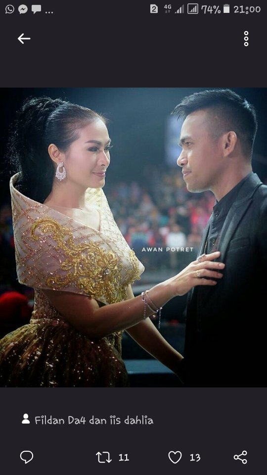 AndriyaniMiska's tweet photo. Ya allah jadi salting sendiri akunyaaa 😍😍😁😁😁😁
Papah @FildanDa41 
#KonserLuarBiasaFildan 
#DangdutNeverDies https://t.co/NDp7lnKWoO