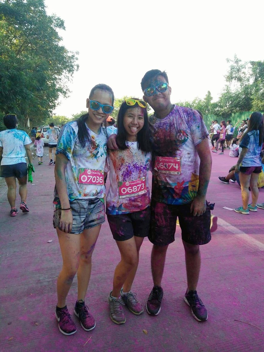 ayesabie's tweet photo. teknikulay run with @vamvictoriano @Mutsullini_ ๐๐ #colormanila #CMParadiseRun #ilovecolormanila https://t.co/mdY3JFHC5v