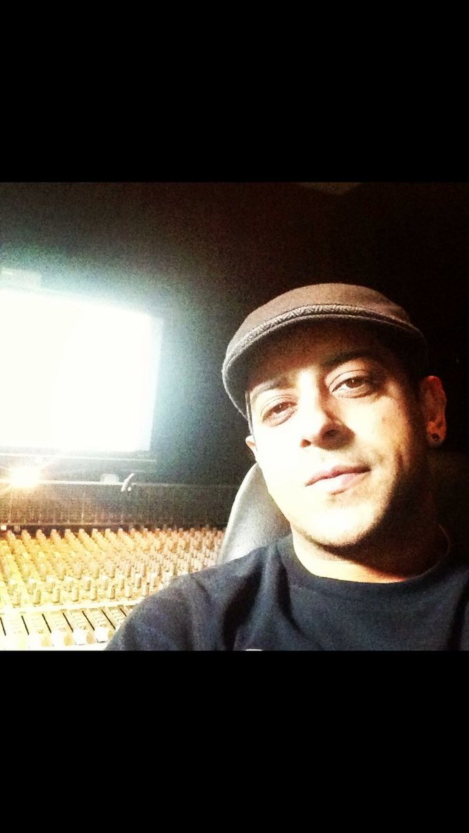 djvixdnb's tweet photo. Day in the lab #DnBStudio new music 2018 https://t.co/6sEzh2Pw1h