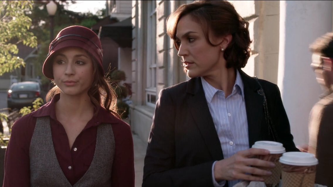 TeamLesleyFera's tweet photo. #PictureOfTheDay - @LesleyFera & @SleepintheGardn in season 1 of @PLLTVSeries #PLLMemoryLane https://t.co/OTSMwlFJz8