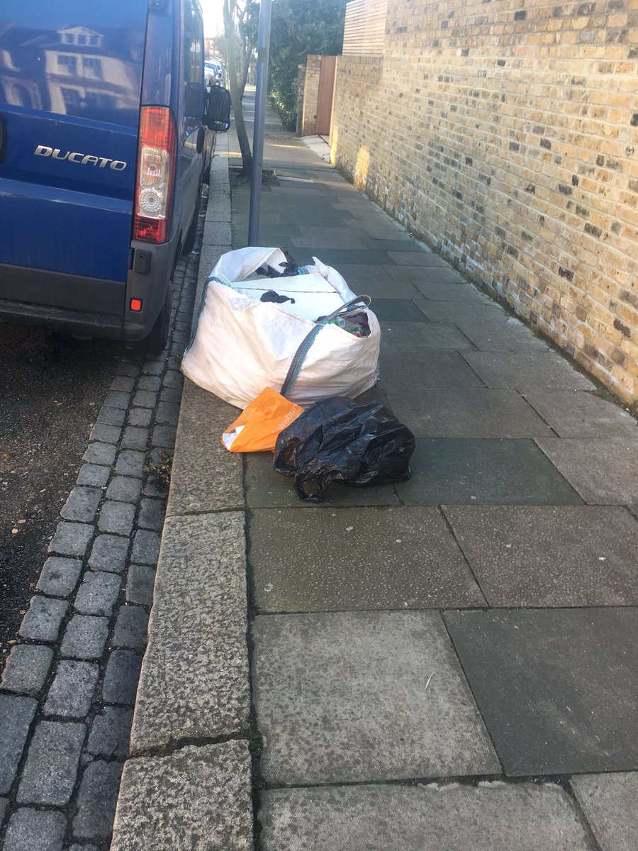 bratnw6's tweet photo. Streets of #NW6 #TorbayRd #WinchesterAve #PlymptonRd Do we, as residents, have so little pride in our neighbourhood? #flytipping https://t.co/8s2gGb0ZsG
