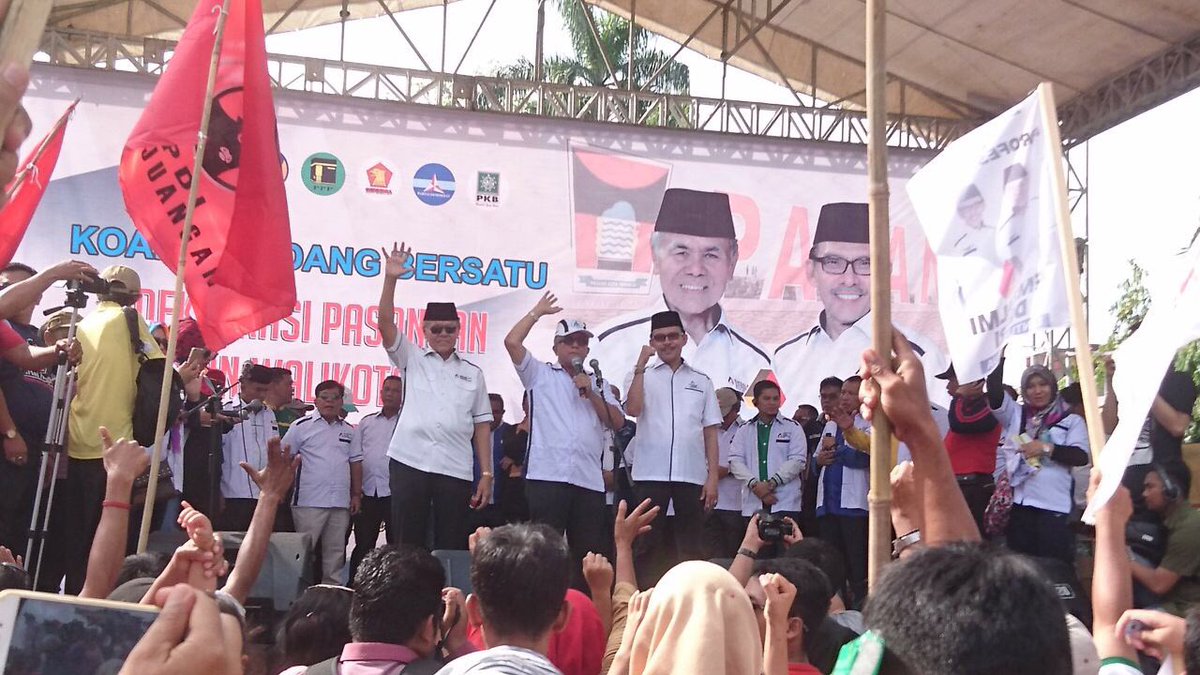 Delapan Partai Mendeklarasikan Pasangan Emzalmi dan desri Ayunda detaksumbar.com/delapan-partai… lewat <a href="/Detaksumbar/">detaksumbar</a>.com