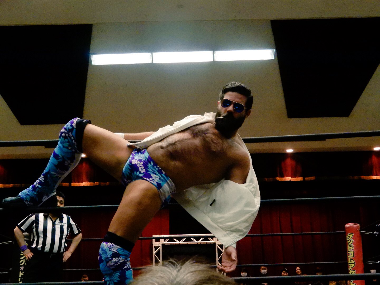 Neyapro ジョーイ ライアン 名前も知らない選手だったけど キャラが濃すぎて一発で覚えた 笑 あと カメラ持ってるファンに親切すぎ 寝屋川プロレス入門塾 ジョーイ ライアン Joey Ryan Ddtpro プロレス T Co Jmfe7sl0o5 Twitter