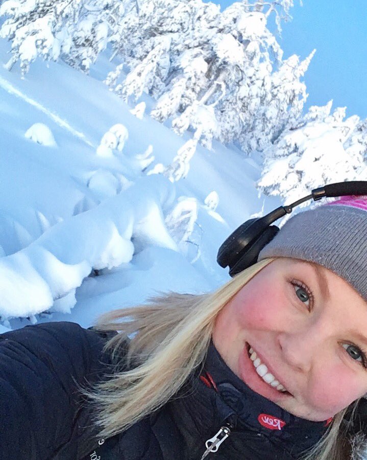 suvioikarinen's tweet photo. Kyllä #rovaniemi pistää parastaan kunhan aurinko pääsee kurkkimaan pilviverhon takaa 😍🌤 #rollolove #visitrovaniemi https://t.co/H1GrE8ZA99