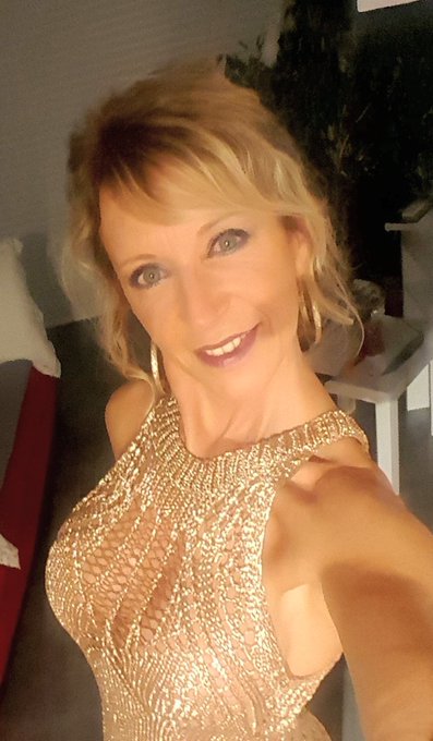 Bon dimanche &agrave; tous !!! 🍾👑💋💋 https://t.co/yenZpjxvYT<a href="/tag/fetish"class="tags"><span>#fetish</span></a>