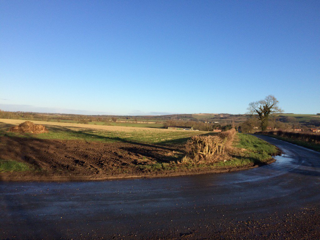 Looking towards Bishop Wilton. Two folk were paragliding above me. Wolds must look great from up there! #ukrunchat