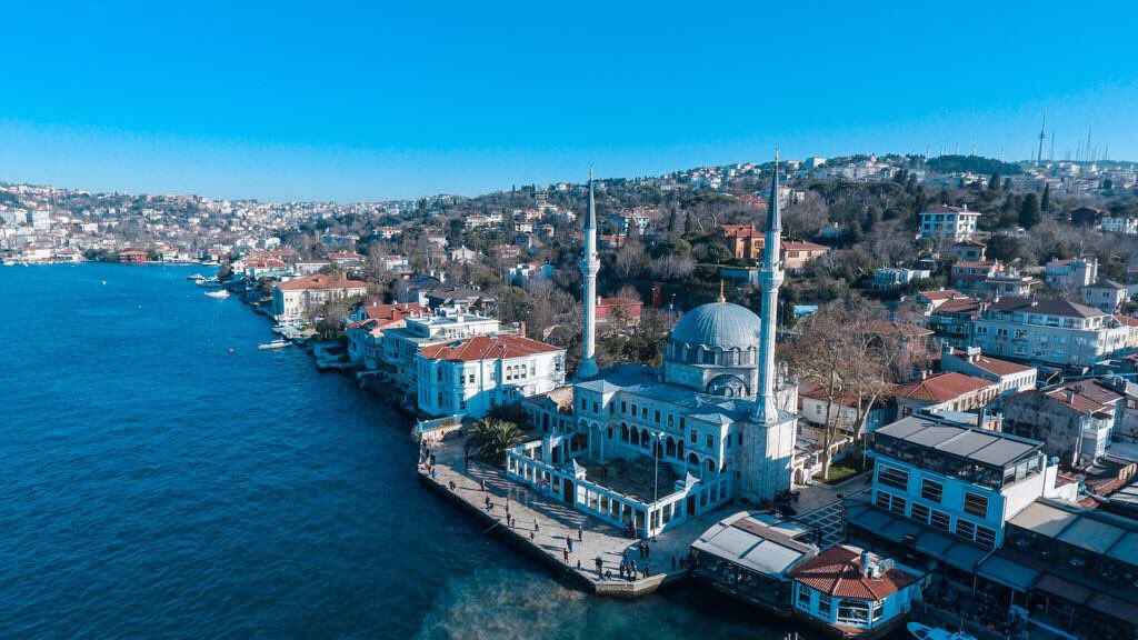 hilmiturkmen34's tweet photo. Üsküdar, deniz, boğaz, Valide Sultan ne kadar da yakıştı https://t.co/eCdzwBfhUl