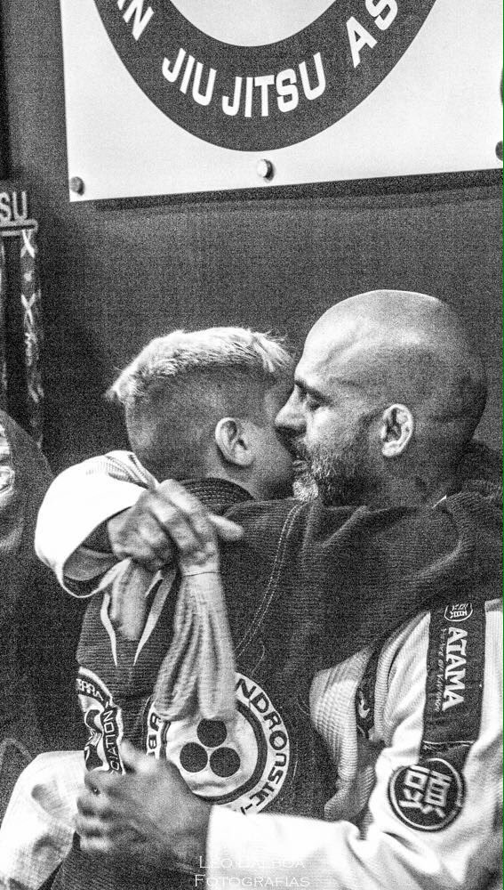 Alessandro_JJ's tweet photo. Melhor parte de mim!!!
Parabéns pela sua conquista filho!!!
Papai te ama ❤️ 

"Uma imagem valem mais que mil palavras"

#cta #ctaniteroi #ctabrasil #caioterrabjj #filho #amor #melhorpartedemim #bjj #jiujitsu #brazilianjiujitsu #alebjj https://t.co/ilaQwb7E8Z