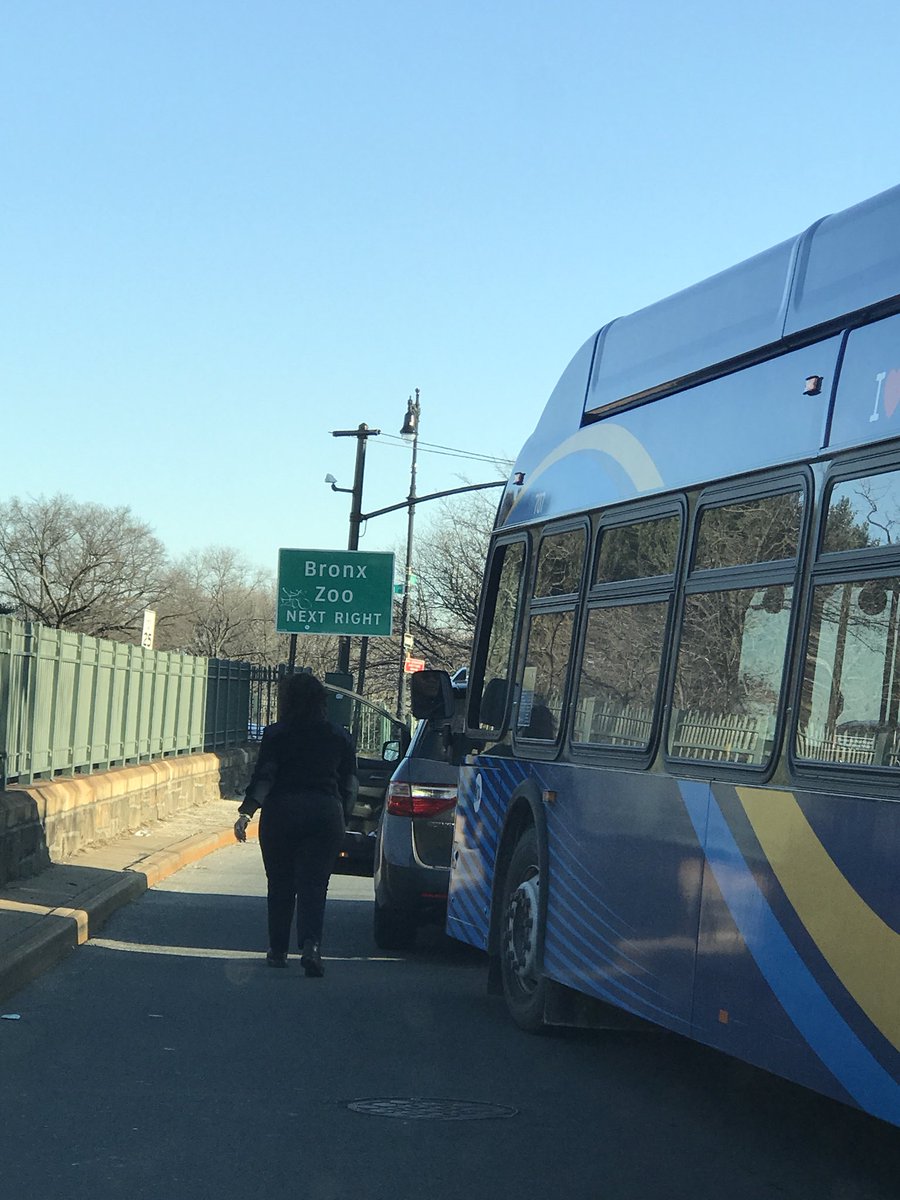 christiam_velez's tweet image. Dec. 26 2:54pm #MTA how is it possible that an off duty #mtabusdriver gets into an argument with an on duty #mtabusdriver, #MTA???