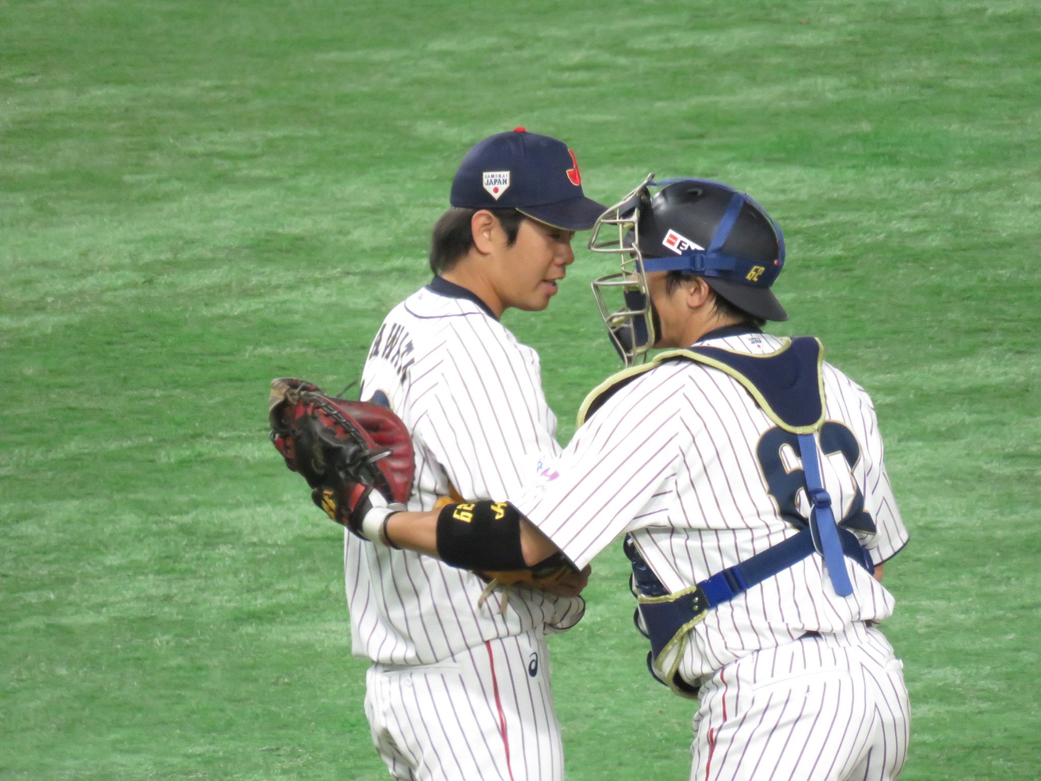 きゃの 17 11 16 距離が近いで有名な甲斐選手は侍ジャパンでも健在 甲斐拓也 侍ジャパン T Co Bln4h8a7es Twitter