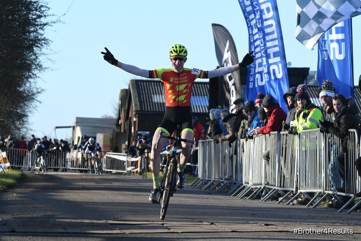 Lewis Askey wins Junior men's