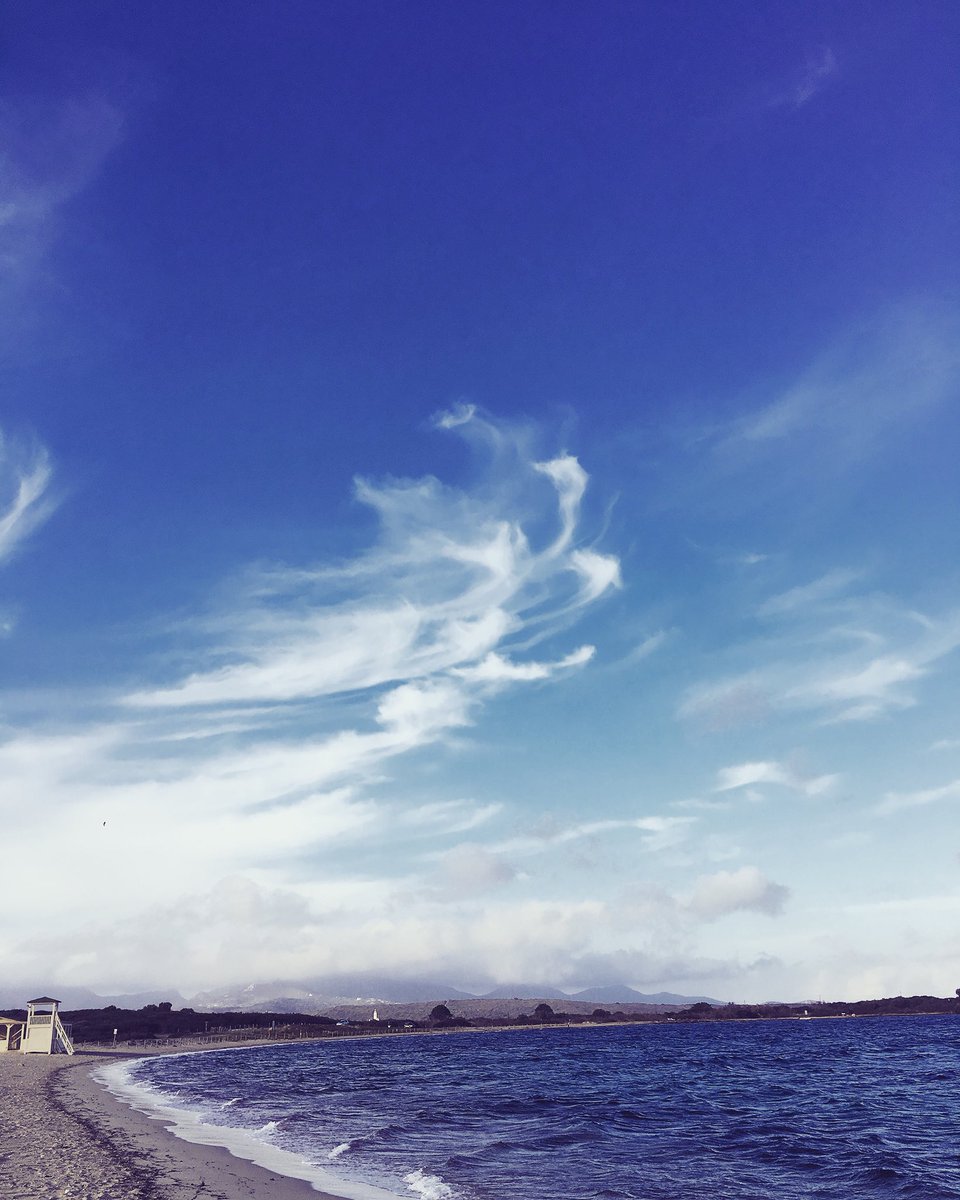Lycia18's tweet photo. Il tuo respiro misuralo a millenni. vai con la foglia che spuntò per prima sulla terra. vai con gli uccelli che videro un cielo che non è questo. soffia sull’ultimo granello del mondo. il tuo paese è questa immensità.
Franco Arminio
#poesia #poetry
#squarcidiluce/E https://t.co/LkiQYQ4edy