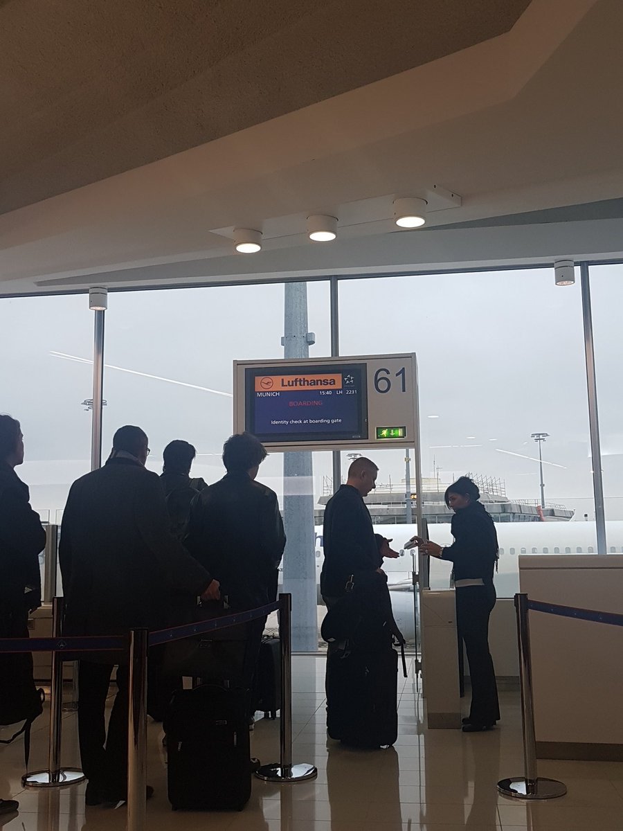 EsumePatrick's tweet photo. @Paris Ready to Head Back to munich. Great Camp behind me, great Wildcard Game ahead of me with @BjoernWerner and @stecker_jan. #rannfl #coachesume #believethehype #ranNFLsuechtig #teamfrance #equipetricolor 🏈🎈🏈 https://t.co/sFbS7MvU8l