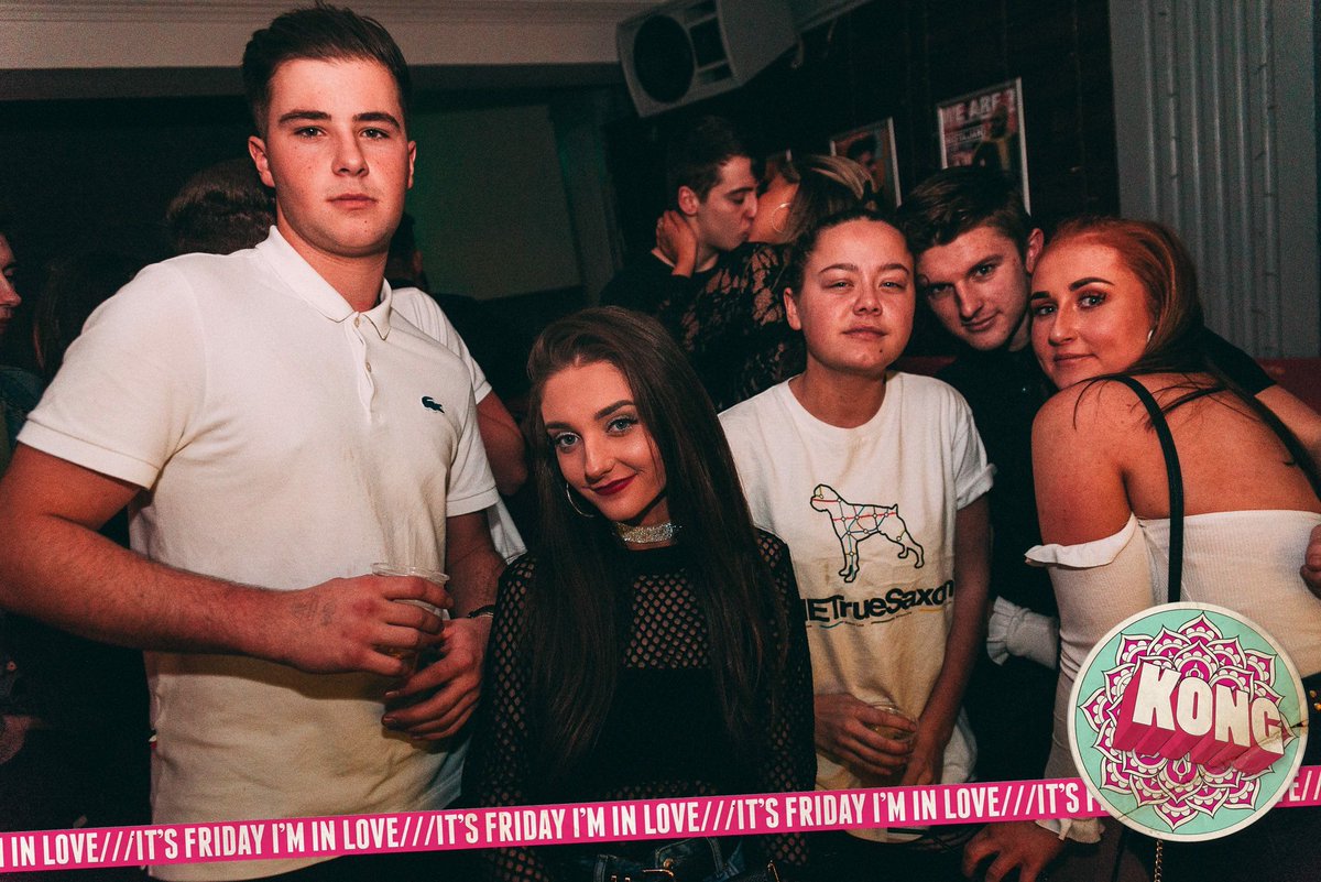 rhysmith98's tweet photo. When ya pal’s getting a group photo but you’ve got other ideas https://t.co/XmKrEAQlOb