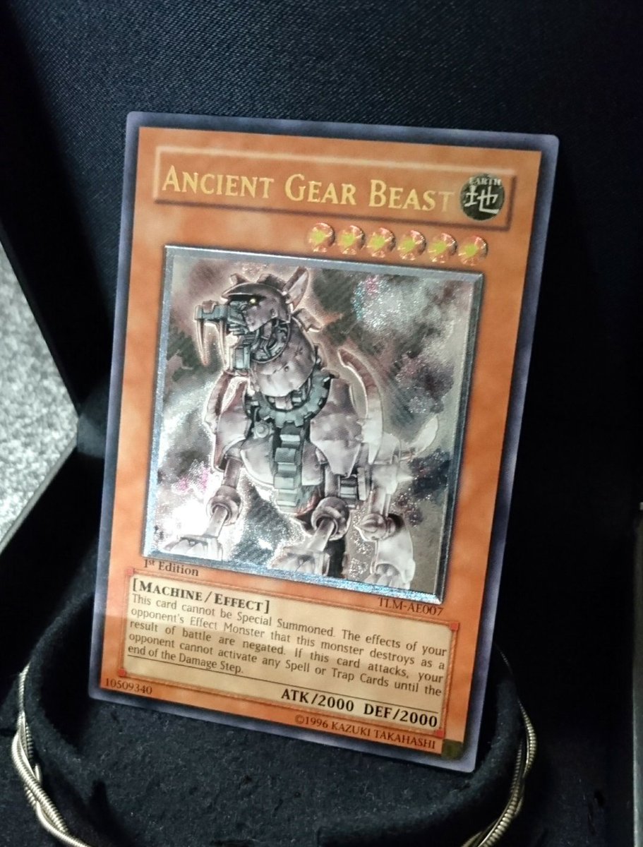 マフワ 𓅓𓄿 𓆑𓅱 𓅱𓄿 カード紹介 戌年なのでイヌっぽい２枚を アジア版 アルティメットレア Tml Ae007 古代の機械獣 Crv Ae012 フレンドッグ リストを製作がてらアジア版をチェックしているのですがやはり良いですね 質感が物凄く好きです 古代の