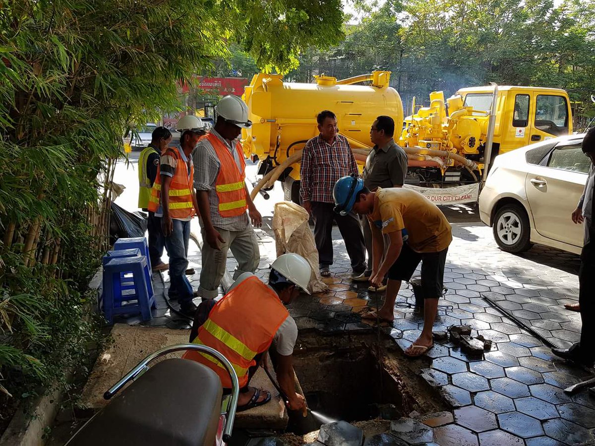 4/1/2018 អង្គភាពលូទឹក របស់មន្ទីរសាធារណៈ និងដឹកជញ្ជូនរាជធានីភ្នំពេញ បានចេញឡានប៊ូមលូចំនួន 8គ្រឿង មកស្តារលូនៅត្រង់ចំនុចផ្លូវ315កែង516 ស្ថិតក្នុងខណ្ឌទួលគោក