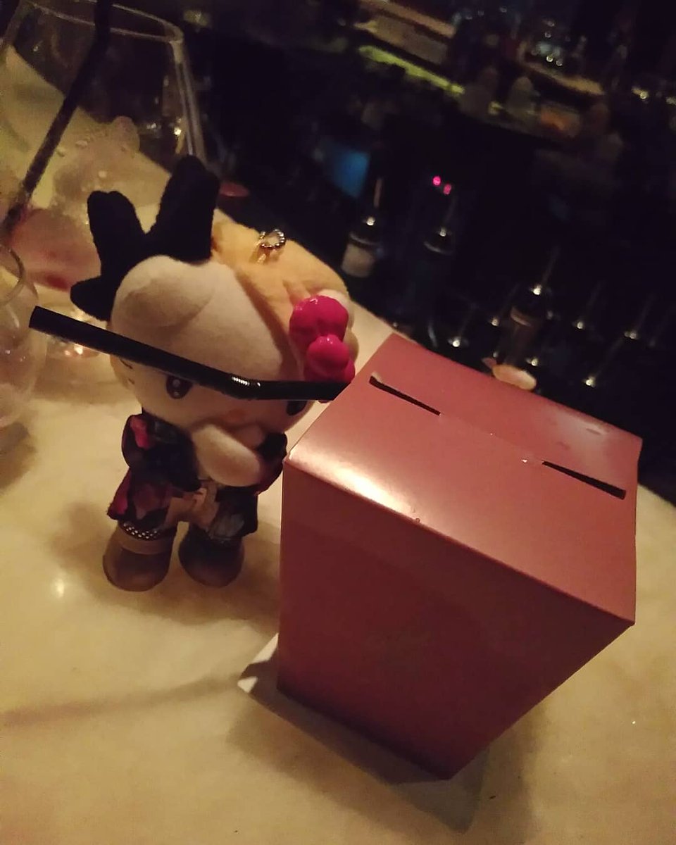 NuiPannamon's tweet photo. #Yoshikitty said !!~ I love to drink~~ #NightLife #Lebua #Sirocco #Cocktails #DomeMojito #UpInTheClouds #Outofthebox #GetanIdea https://t.co/lKBRoaXeKV