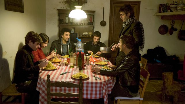 eldiarioes's tweet photo. 'Bares indiespensables', una guía de música y comida de los grupos españoles de moda https://t.co/F0BJaCBHCg Lo cuenta @CristinaArmunia en @eldiarioCultura https://t.co/iadgTW8tTY