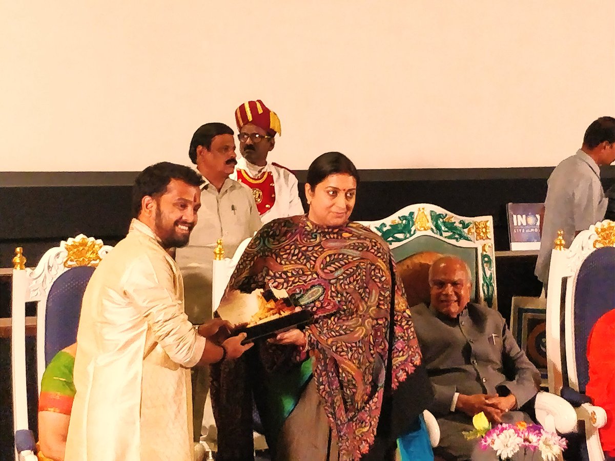 #Eknathji movie Premiere today. Happy to have been felicitated by Honble Union Minister Smt. @smritiirani ji ..