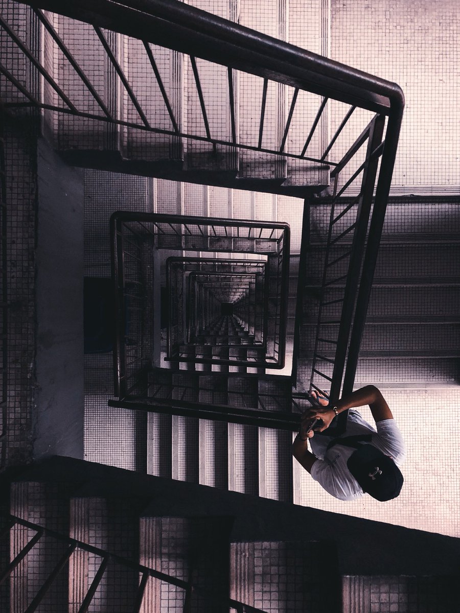 k__amin's tweet image. tips ringas on how to TAKE a photo,

Framing your subject is very important.

Place your subject right,colour play is important to create mood of your photos.

Adjust the brightness by sliding your finger up/down (do it moderately to prevent the photo to be over/underexposed.