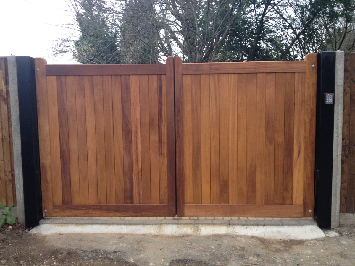 Before and after..Visit simplyelectricgates.co.uk or Call 01252 513811