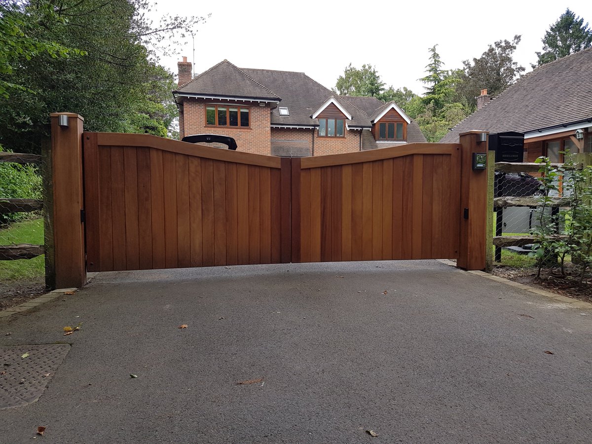 Made the exact size of the 5 bar gate it replaced, a specially designed automated hardwood gate. Visit simplyelectricgates.co.uk or Call 01252 513811