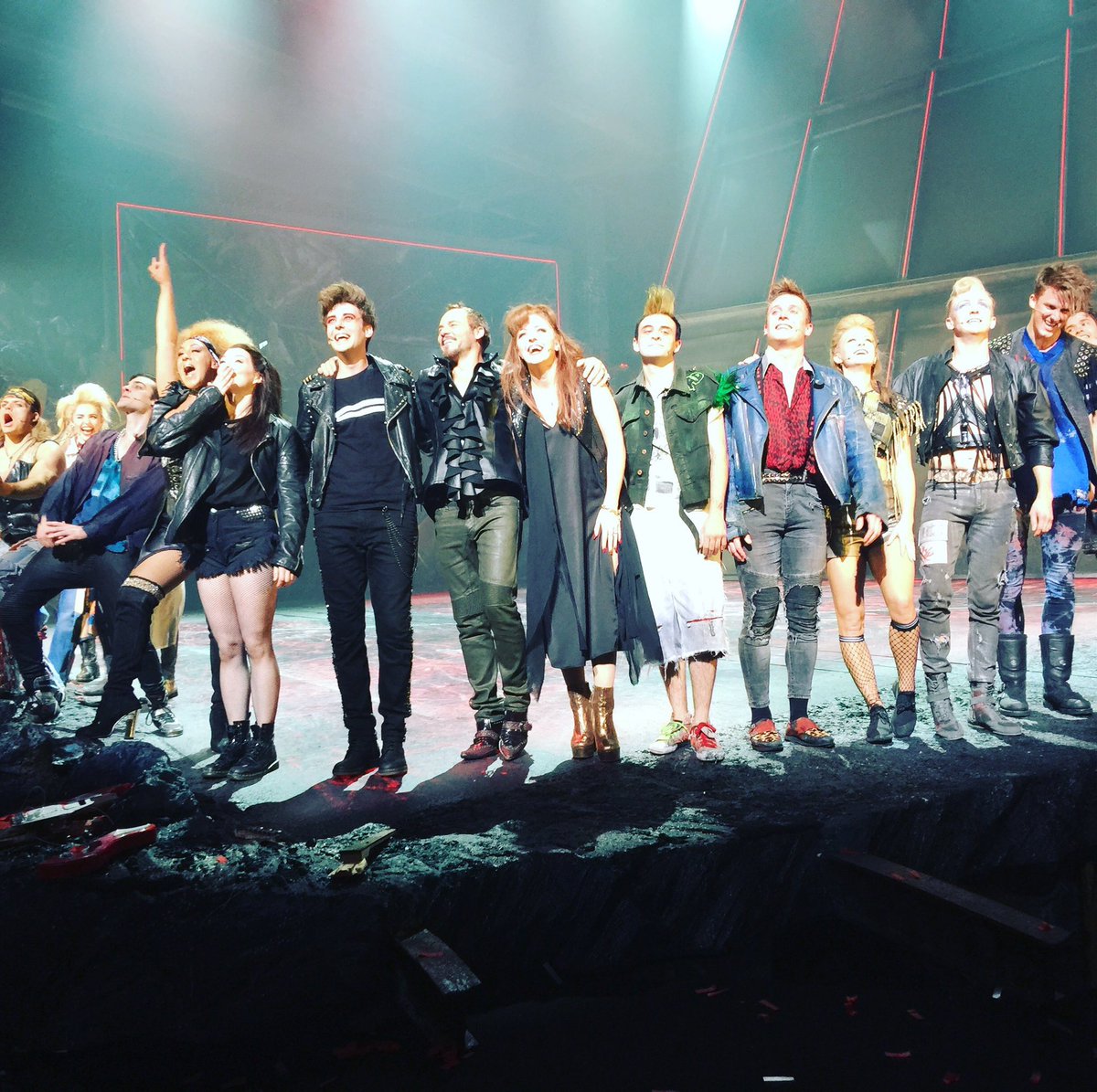 ErinCaldwell_xo's tweet photo. Sending a lot of love and support to my amazing friends and my wonderful boyfriend across the pond for their last show in @BatTheMusical in Canada. You guys are breaking all the boundaries and holy SHIT you're  all SO talented! #slayQueens #batoutofhell #batoutofhellto 🇨🇦❤️🦇 https://t.co/pbRaO9IPfL
