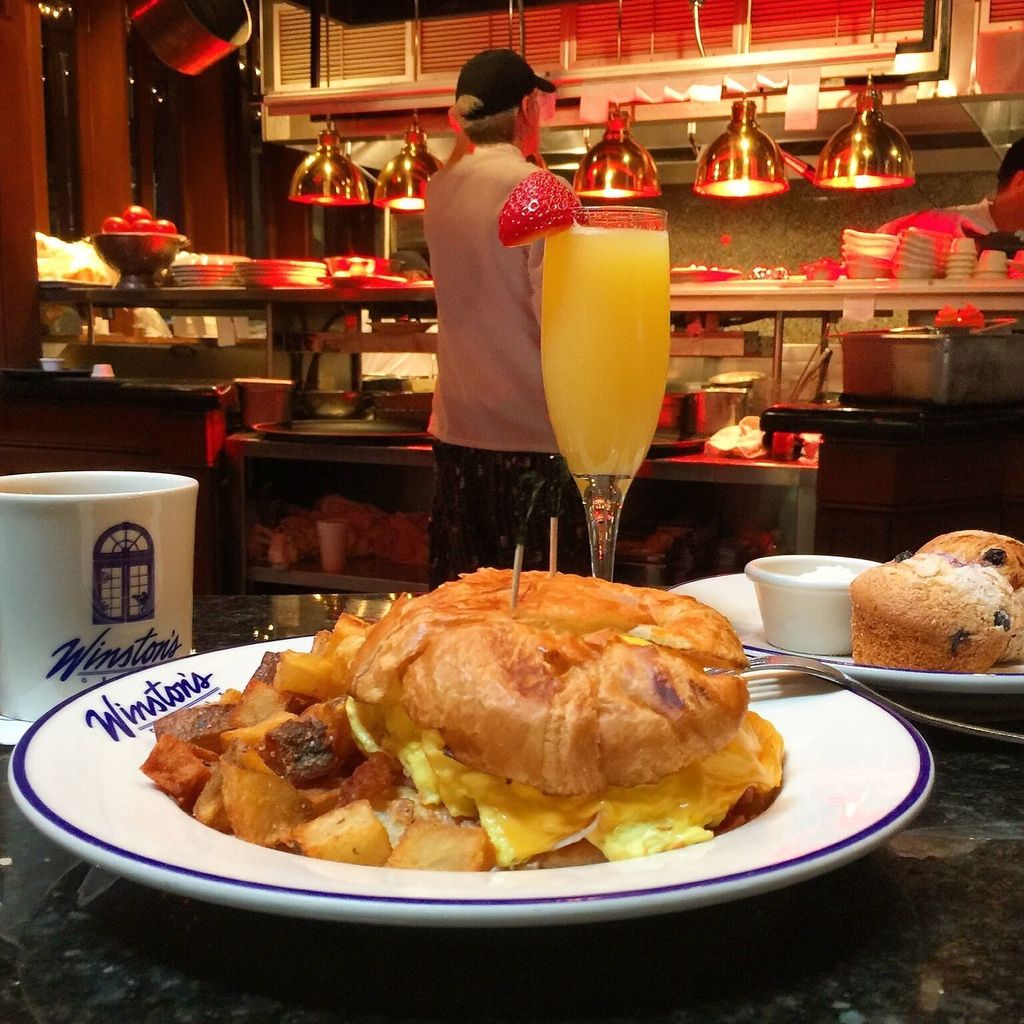 winstonsgrille's tweet photo. Brunch at Winstons is all about those lazy Sunday mornings with a mimosa for company and nothing on your schedule but relaxation and eating a croissant sandwich 🍳 #BrunchViews #MimosaAndMuffins https://t.co/qP2G3QNB6c https://t.co/UOcyWX7hIJ