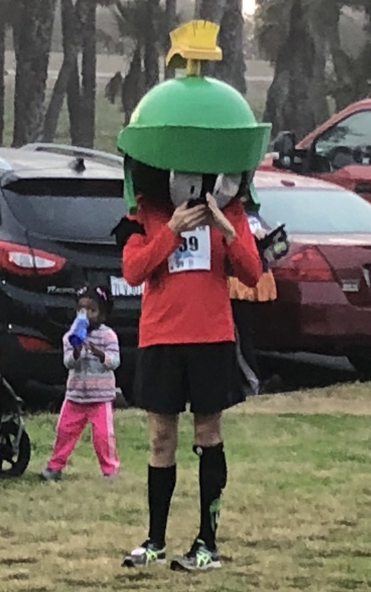 JeffMacke's tweet photo. Unexpected 5k! I’m hoping to beat Marvin the Martian and Grandma Clown. Tbh the Juicing Luchador seems to be on a whole different level. #SDResolutionRun https://t.co/KW7K4LHTw0