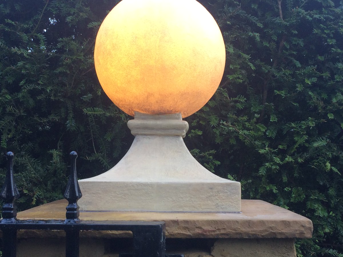 Want stunning lighting to finish off your electric gate installation? Visit simplyelectricgates.co.uk or Call 01252 513811