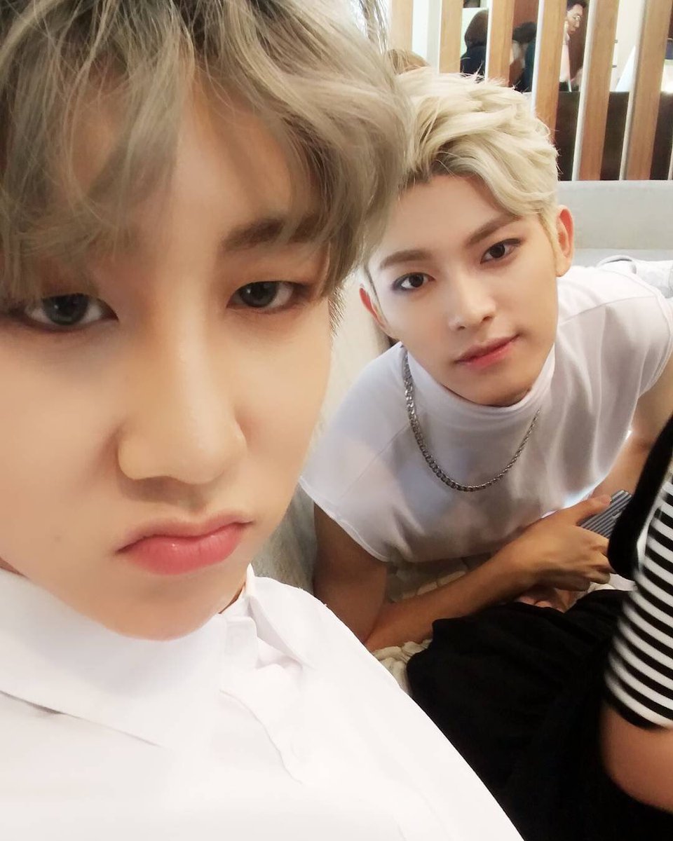bestofjinhong's tweet photo. happy birthday to our pretty little brother hongseob❤️ #HBD_HongSeob https://t.co/tauUD8RGMl